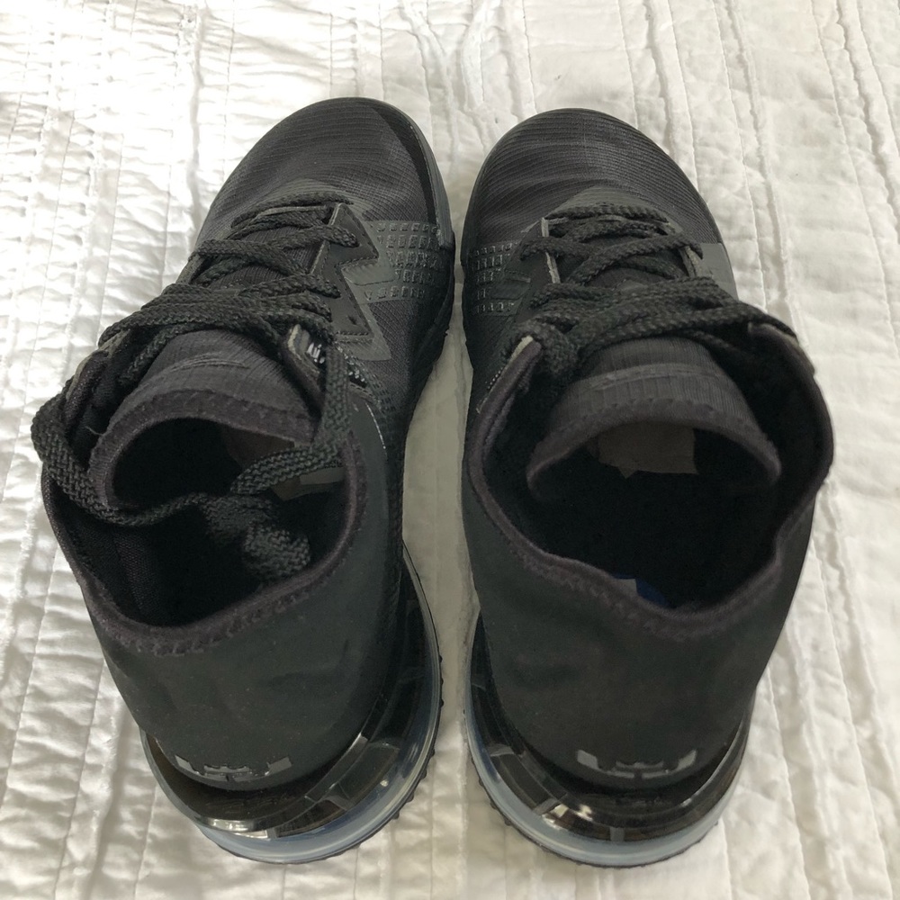 nike lebron james XVIII low basketball sneakers - Picture 11 of 14